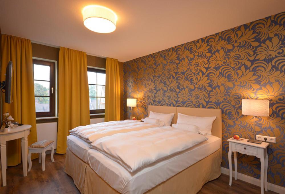 Hotel Am Kirchplatz ساشسينهايم المظهر الخارجي الصورة